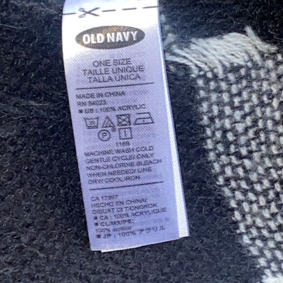 NWOT! Old Navy Plaid Blanket Scarf! - Picture 5 of 5